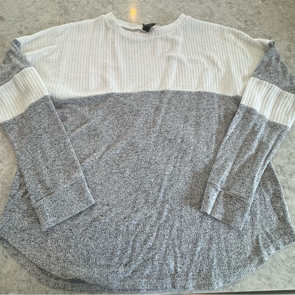 EUC Alya Two-Tone Color Block Gray and Cream Sweater